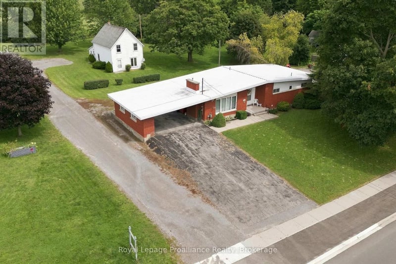 380-384 Main Street, Prince Edward County (Bloomfield), Ontario, K0K1G0, Prince Edward County (Bloomfield), Ontario — photo 1 of 5