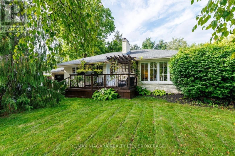 42 Strathcona Drive South, Pelham (Fonthill), Ontario, L0S1E0, Pelham (Fonthill), Ontario — photo 1 of 5