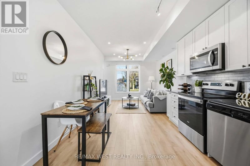 #1 6 Bicknell Avenue, Toronto (Keelesdale-Eglinton West), Ontario, M6M0B4, Toronto (Keelesdale-Eglinton West), Ontario — photo 1 of 5
