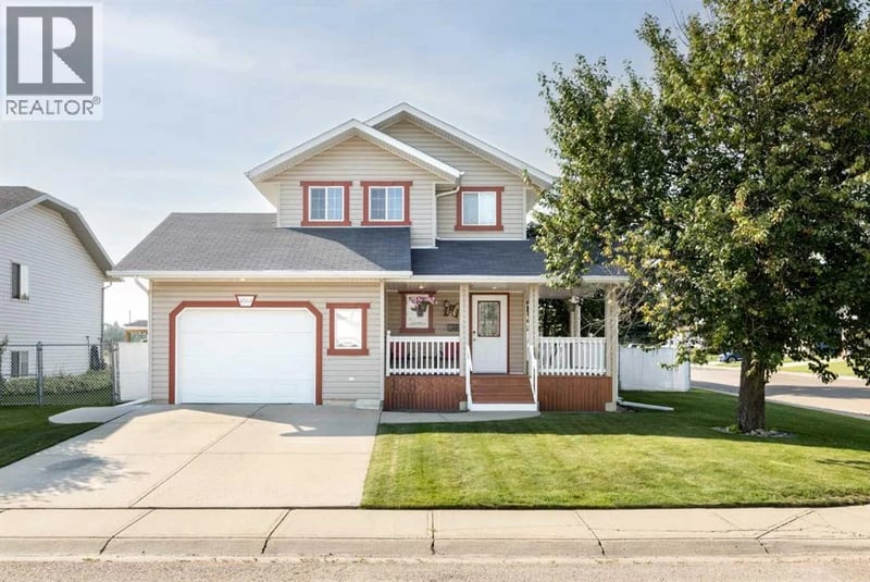 4344 60A Avenue Crescent, Innisfail, Alberta, T4G1L2, Innisfail, Alberta — photo 1 of 5