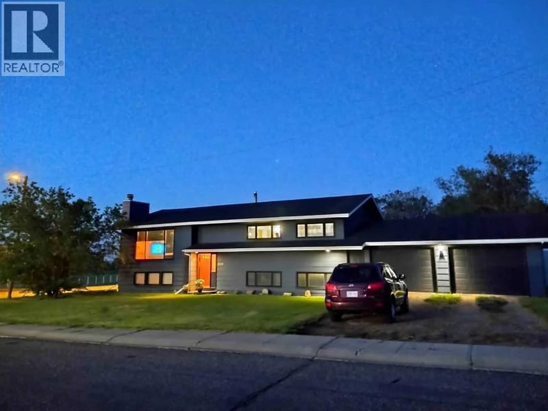 5118 Alexander Avenue, Coronation, Alberta, T0C1C0, Coronation, Alberta — photo 1 of 5