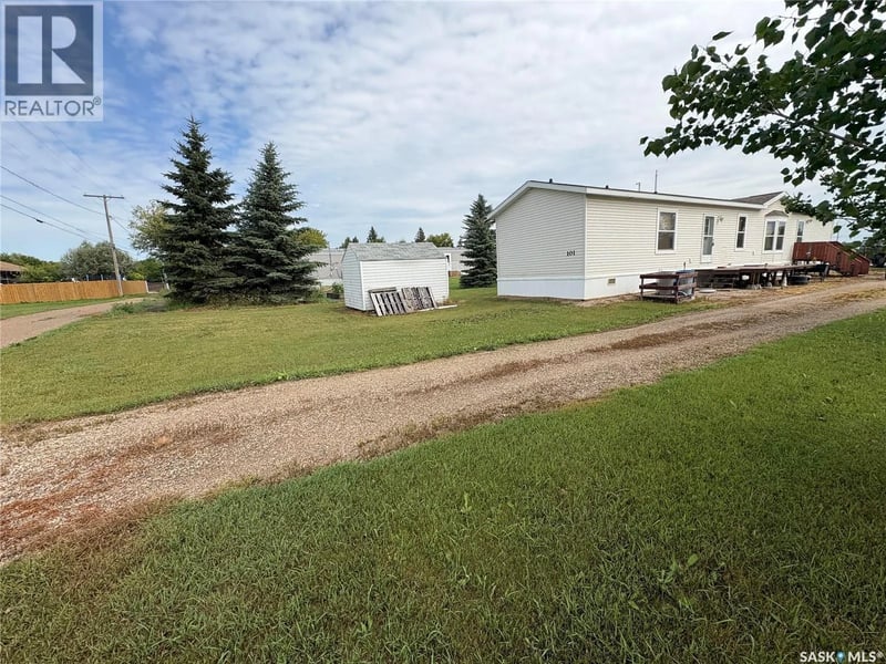 101 Montreal STREET, Melville, Saskatchewan, S0A2P0, Melville, Saskatchewan — photo 1 of 5