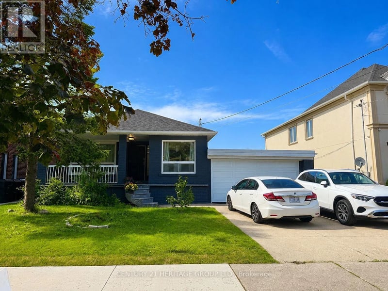 124 Regina Avenue, Toronto (Englemount-Lawrence), Ontario, M6A1R7, Toronto (Englemount-Lawrence), Ontario — photo 1 of 5