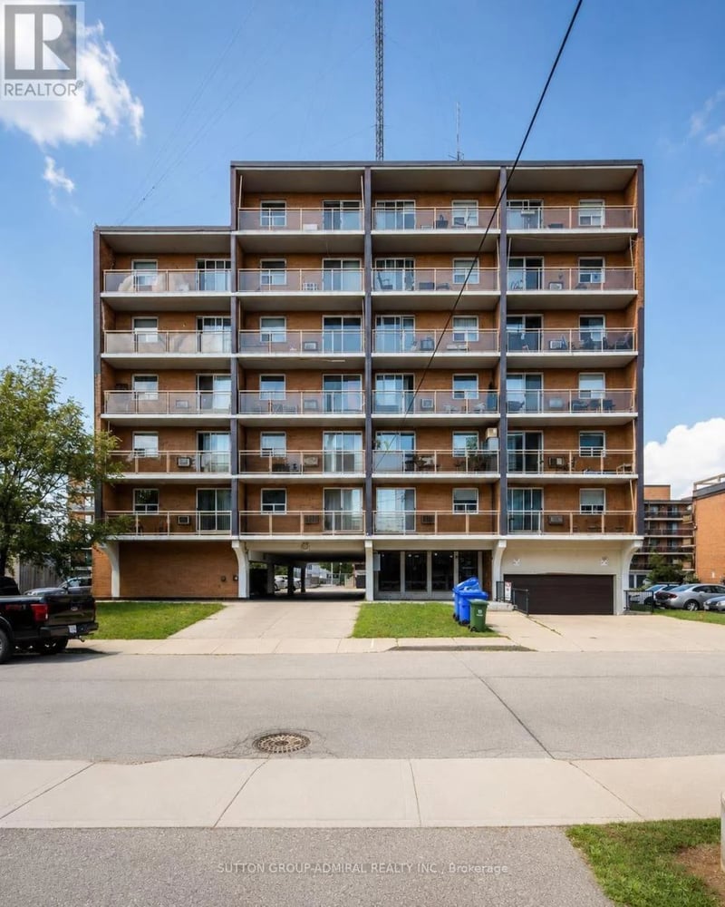 #704 30 Summit Avenue, Hamilton (Eastmount), Ontario, L8V2R8, Hamilton (Eastmount), Ontario — photo 1 of 5