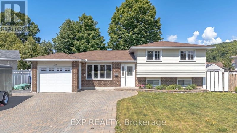 10 Kathryn Crescent, North Bay (College Heights), Ontario, P1B8P4, North Bay (College Heights), Ontario — photo 1 of 5