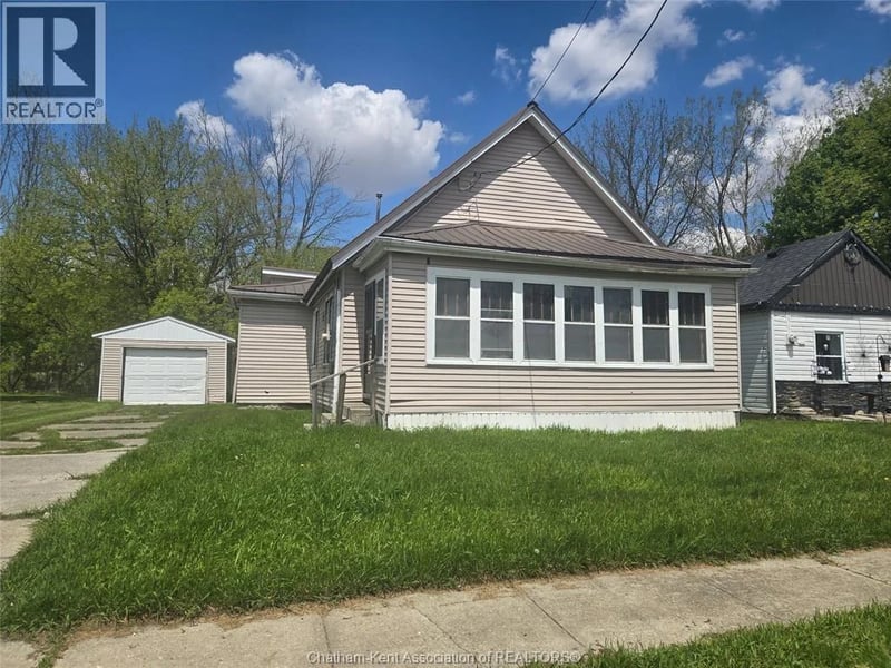 253 King Street East, Chatham, Ontario, N7M3N5, Chatham, Ontario — photo 1 of 4