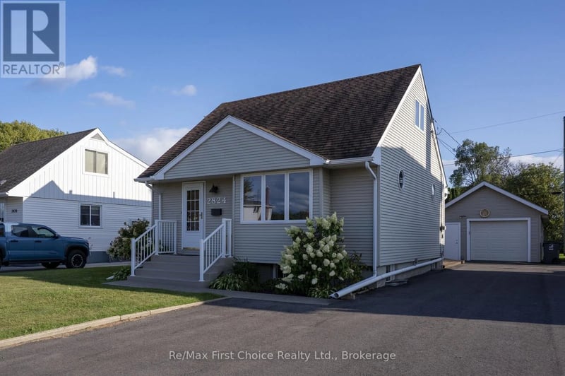 2824 Moodie Street East, Thunder Bay (Green Acres), Ontario, P7E4Z9, Thunder Bay (Green Acres), Ontario — photo 1 of 5