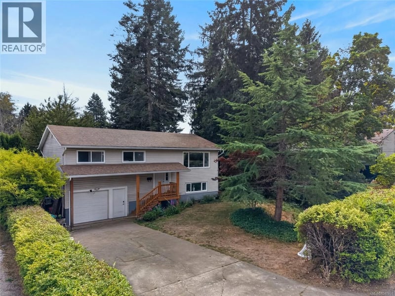 568 Salish Street, Comox, British Columbia, V9M3L3, Comox, British Columbia — photo 1 of 5