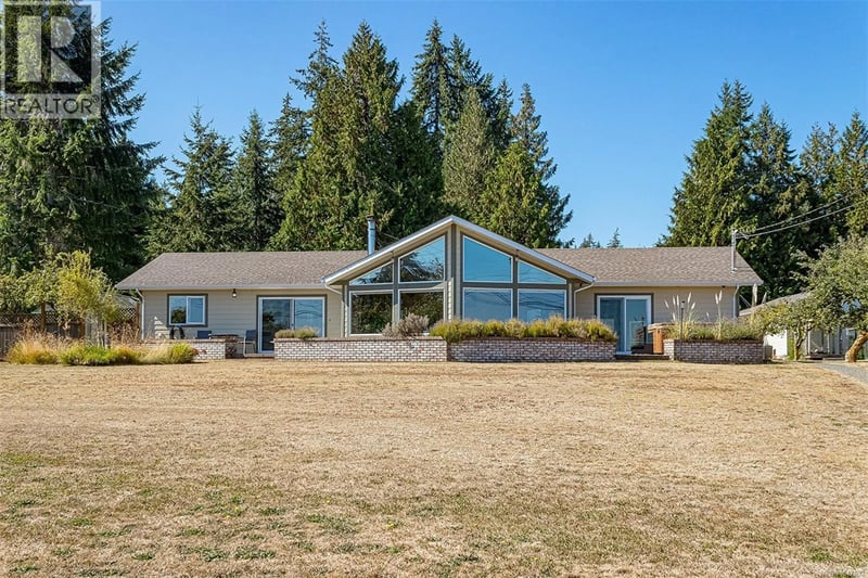 6780 Island Highway West, Bowser, British Columbia, V0R1G0, Bowser, British Columbia — photo 1 of 5