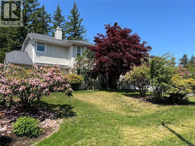 492 CEDAR Crescent, Gold River, British Columbia, V0P1G0, Gold River, British Columbia — photo 1 of 5