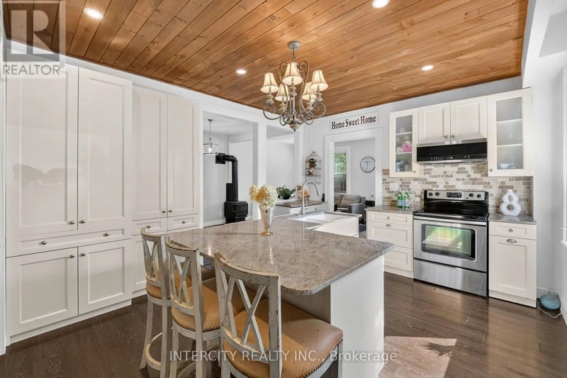 98 Essa Street, Bradford West Gwillimbury (Bradford), Ontario, L3Z1P4, Bradford West Gwillimbury (Bradford), Ontario — photo 1 of 5