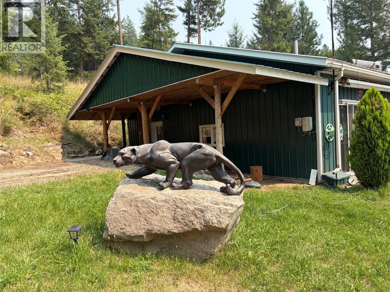 7465 Broadwater Road, Castlegar, British Columbia, V1N4V8, Castlegar, British Columbia — photo 1 of 5