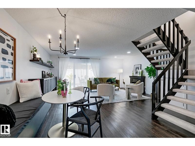 19F MEADOWLARK VG NW, Edmonton, Alberta, T5R5X3, Edmonton, Alberta — photo 1 of 5