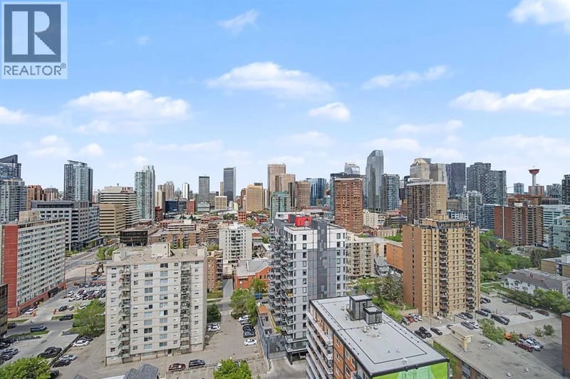 817 15 Avenue Southwest, Calgary, Alberta, T2R0H8, Calgary, Alberta — photo 1 of 5