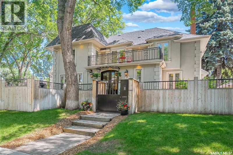 100 Poplar CRESCENT, Saskatoon, Saskatchewan, S7M0A6, Saskatoon, Saskatchewan — photo 1 of 5