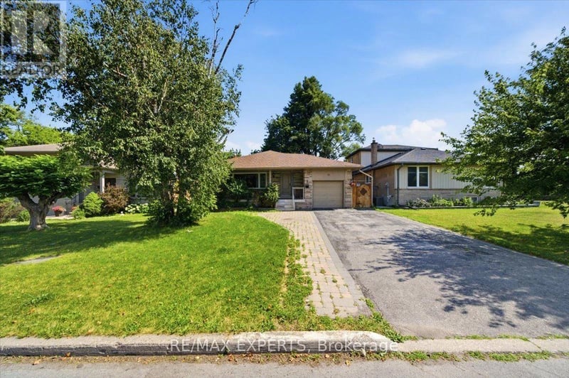 51 Clifton Avenue, Toronto (Bathurst Manor), Ontario, M3H4K9, Toronto (Bathurst Manor), Ontario — photo 1 of 5