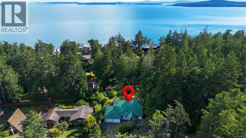 7905 Plumper Way, Pender Island, British Columbia, V0N2M2, Pender Island, British Columbia — photo 1 of 5