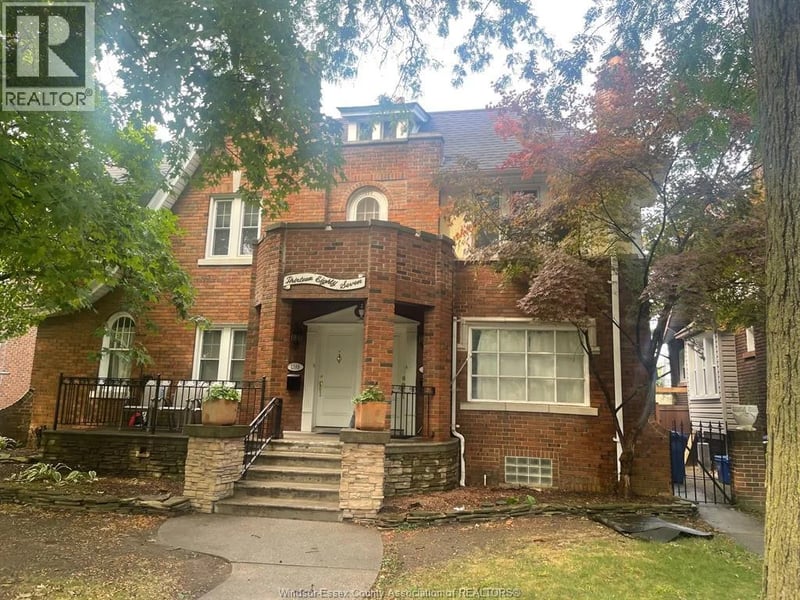 1389 VICTORIA, Windsor, Ontario, N8X1N9, Windsor, Ontario — photo 1 of 5