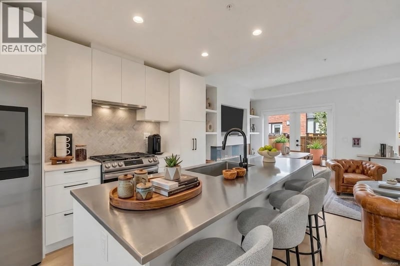 #137 535 2ND Street, North Vancouver, British Columbia, V7L1E1, North Vancouver, British Columbia — photo 1 of 5