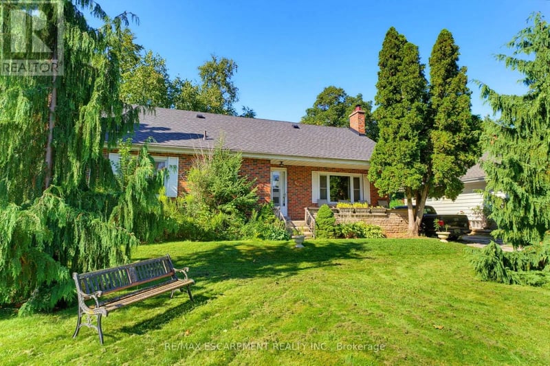 940 Harvey Place, Burlington (LaSalle), Ontario, L7T3G1, Burlington (LaSalle), Ontario — photo 1 of 5