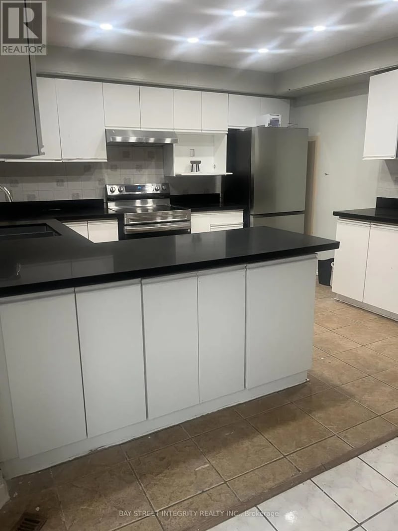 #Upper 2 Glenheather Terrace, Toronto (Rouge), Ontario, M1B5H3, Toronto (Rouge), Ontario — photo 1 of 5