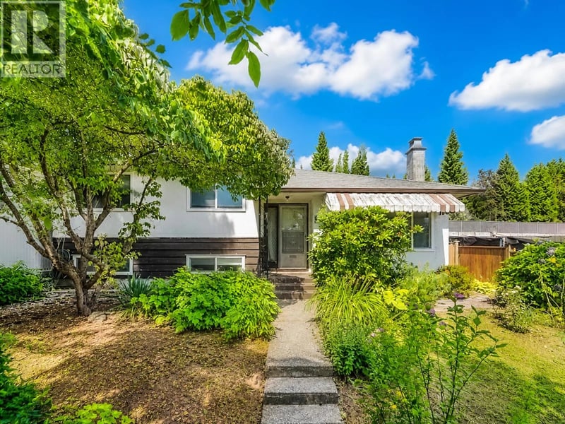 8259 10TH Avenue, Burnaby, British Columbia, V3N2S6, Burnaby, British Columbia — photo 1 of 5