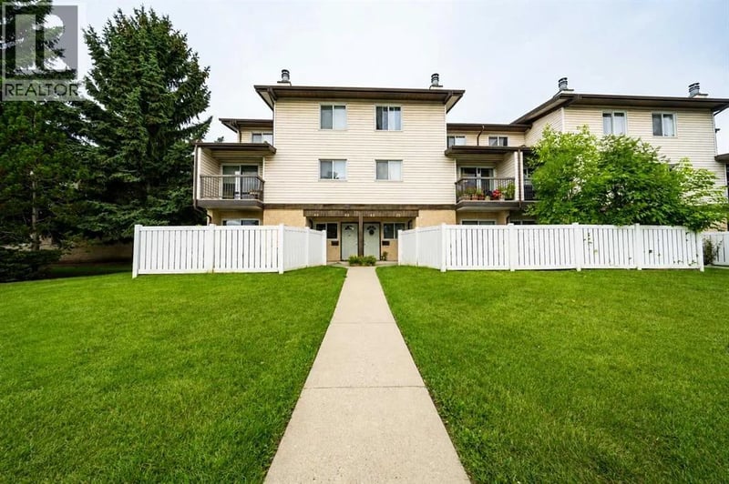 3745 Fonda Way Southeast, Calgary, Alberta, T2A5W7, Calgary, Alberta — photo 1 of 5