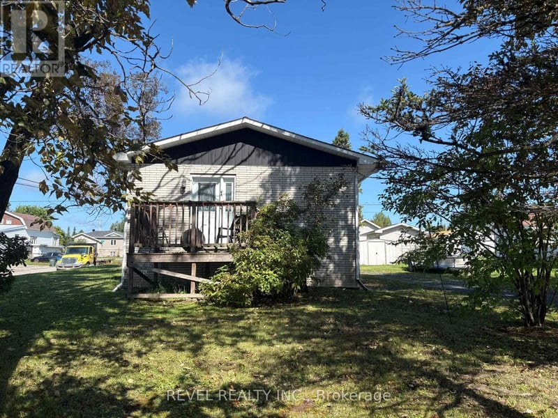 1 Cree Road, Cochrane, Ontario, P0L1C0, Cochrane, Ontario — photo 1 of 5