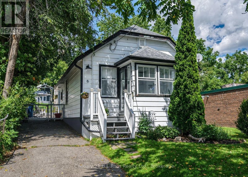 8 Dunn Avenue, Orillia, Ontario, L3V2N9, Orillia, Ontario — photo 1 of 5