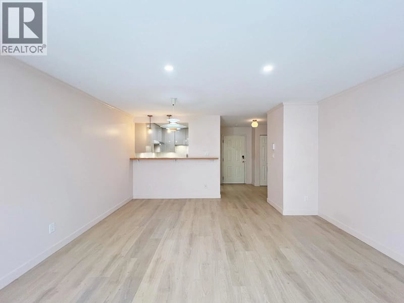 8120 BENNETT Road, Richmond, British Columbia, V6Y1N5, Richmond, British Columbia — photo 1 of 5