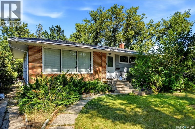 1722 Macpherson AVENUE, Regina, Saskatchewan, S4S4C9, Regina, Saskatchewan — photo 1 of 5