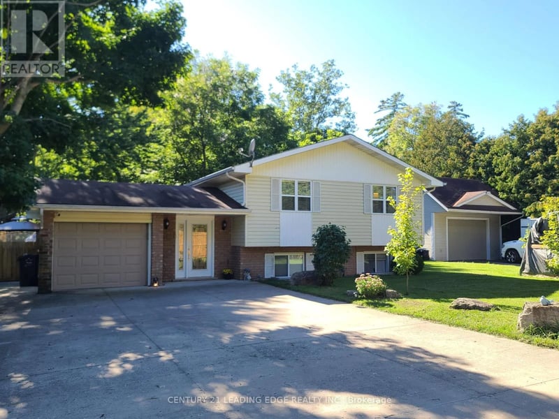 1327 East Quarter Line Road, Norfolk, Ontario, N0E1G0, Norfolk, Ontario — photo 1 of 5