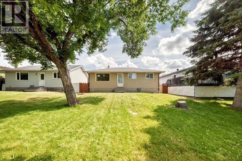 3238 32A Avenue Southeast, Calgary, Alberta, T2B0J5, Calgary, Alberta — photo 1 of 5