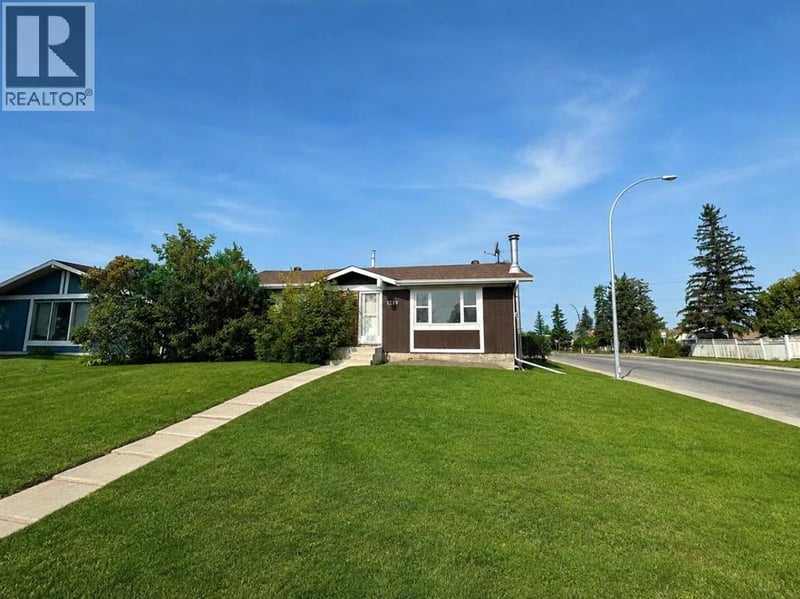 1219 68 Street Northeast, Calgary, Alberta, T2A5K6, Calgary, Alberta — photo 1 of 5