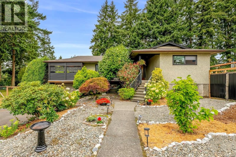 1937 Cougar Crescent, Comox, British Columbia, V9M2K4, Comox, British Columbia — photo 1 of 5