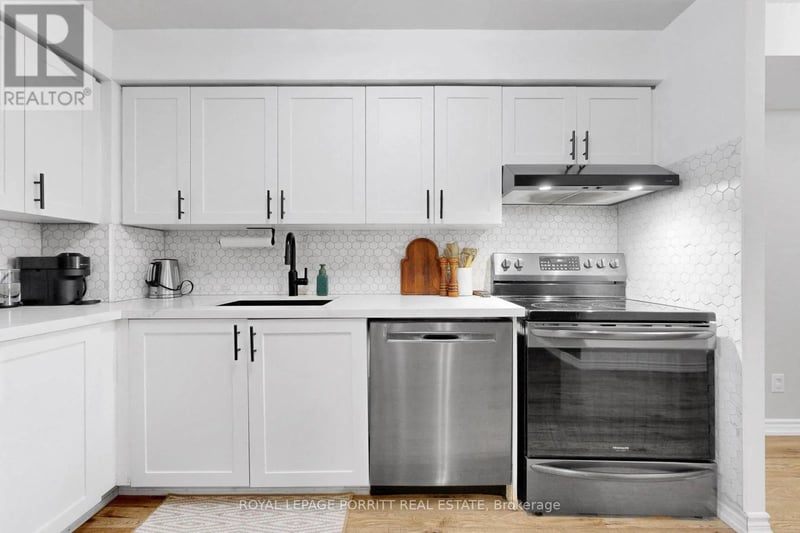 #927 3888 Duke Of York Boulevard, Mississauga (City Centre), Ontario, L5A4P5, Mississauga (City Centre), Ontario — photo 1 of 5