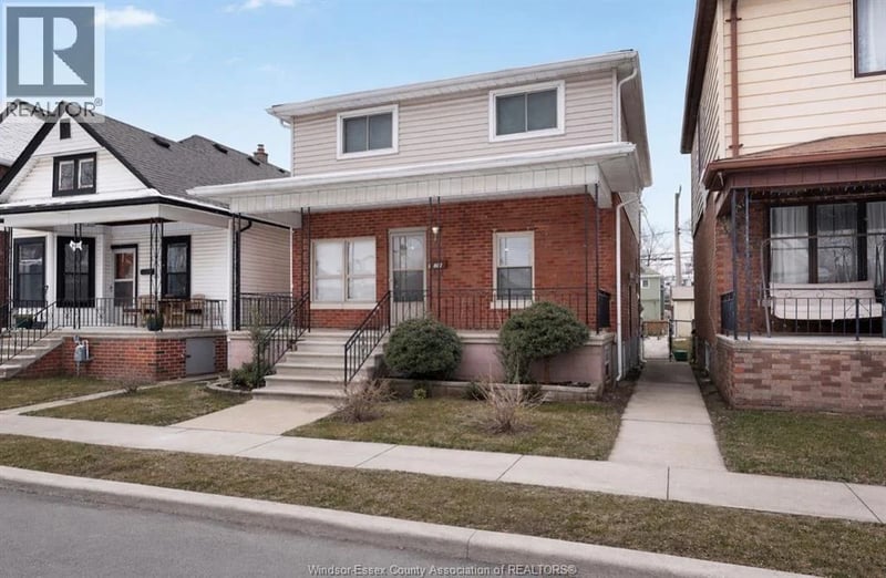 #MAIN 907 GLADSTONE Avenue, Windsor, Ontario, N9A2R5, Windsor, Ontario — photo 1 of 5