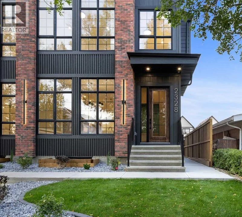 2328 54 Avenue Southwest, Calgary, Alberta, T3E1M1, Calgary, Alberta — photo 1 of 5