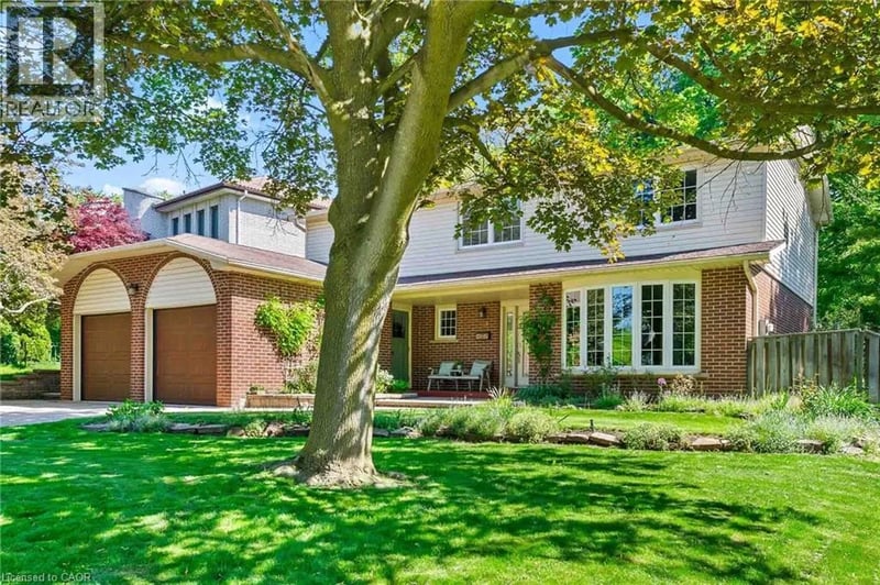 255 SPRING GARDEN Road, Oakville, Ontario, L6L5H5, Oakville, Ontario — photo 1 of 5