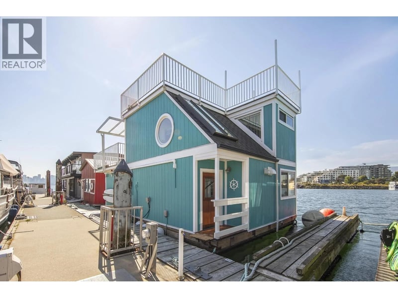#A23 415 ESPLANADE Avenue, North Vancouver, British Columbia, V7M1A6, North Vancouver, British Columbia — photo 1 of 5
