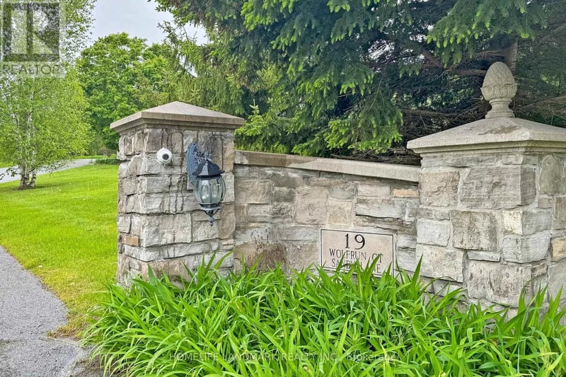 19 Wolf Run Court, Whitchurch-Stouffville, Ontario, L4A2L4, Whitchurch-Stouffville, Ontario — photo 1 of 5