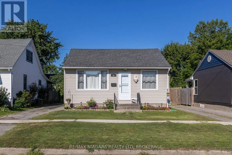 42 Douglas Street, Fort Erie (Central), Ontario, L2A3W5, Fort Erie (Central), Ontario — photo 1 of 5