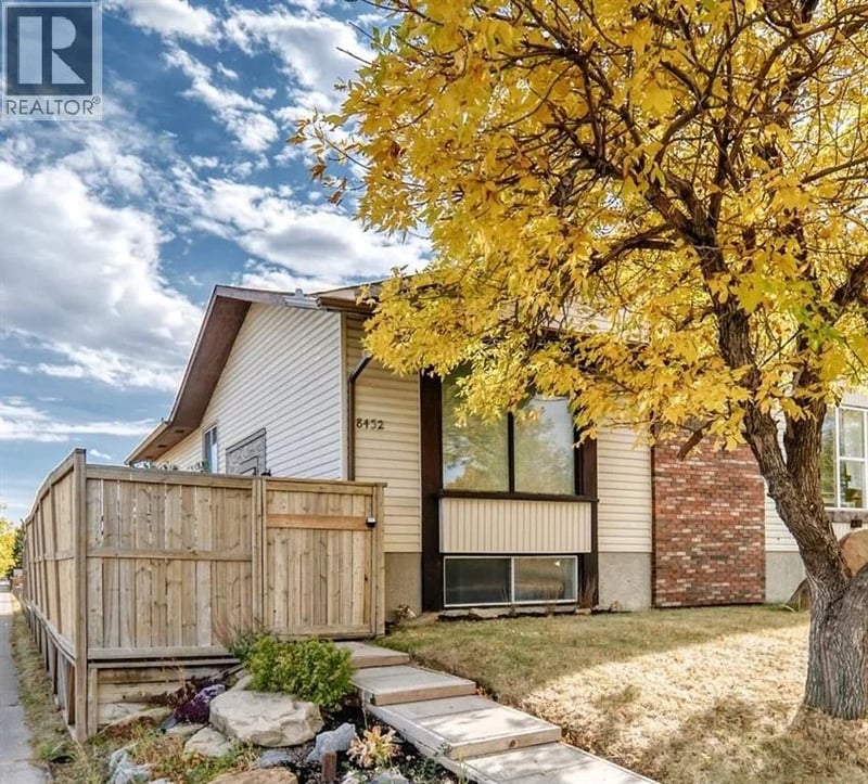 8432 Berkley Road Northwest, Calgary, Alberta, T3K1B4, Calgary, Alberta — photo 1 of 5