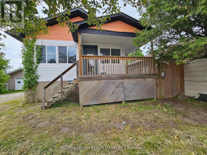 28 Lakeshore Drive, North Bay (Ferris), Ontario, P1A2A2, North Bay (Ferris), Ontario — photo 1 of 5