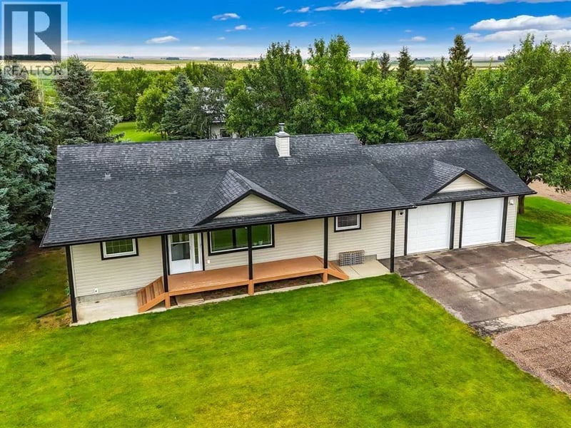 104063 Range Road 111, Bow Island, Alberta, T0K0G0, Bow Island, Alberta — photo 1 of 5