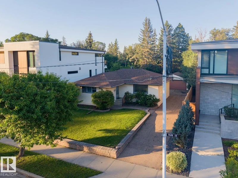 14362 PARK DR NW, Edmonton, Alberta, T5R5V2, Edmonton, Alberta — photo 1 of 5