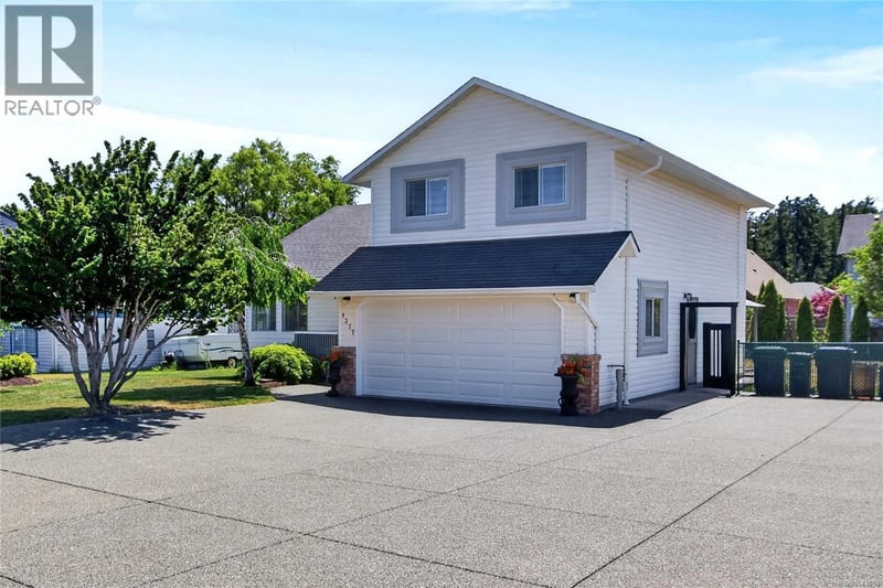 1377 Ocean View Avenue, Comox, British Columbia, V9M3R2, Comox, British Columbia — photo 1 of 5