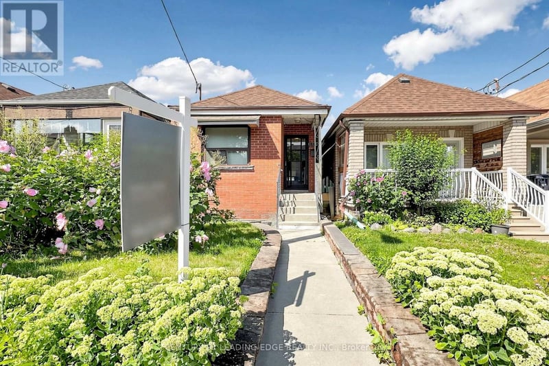 180 Gilbert Avenue, Toronto (Caledonia-Fairbank), Ontario, M6E4W5, Toronto (Caledonia-Fairbank), Ontario — photo 1 of 5