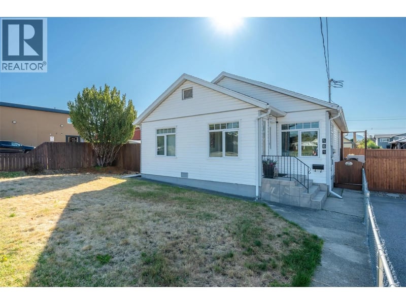 584 Edna Avenue, Penticton, British Columbia, V2A2M2, Penticton, British Columbia — photo 1 of 5