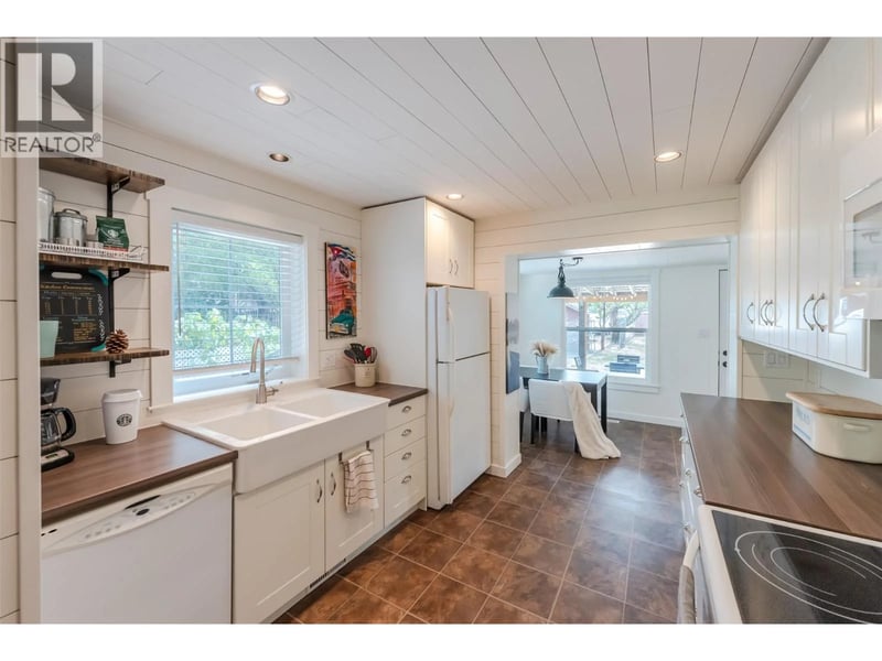 9705 SARGEANT Street, Summerland, British Columbia, V0H1Z3, Summerland, British Columbia — photo 1 of 5